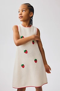 Robe en tricot ajouré avec appliqués