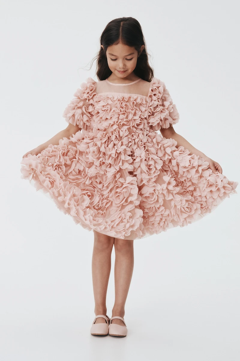 Robe avec appliqués floraux