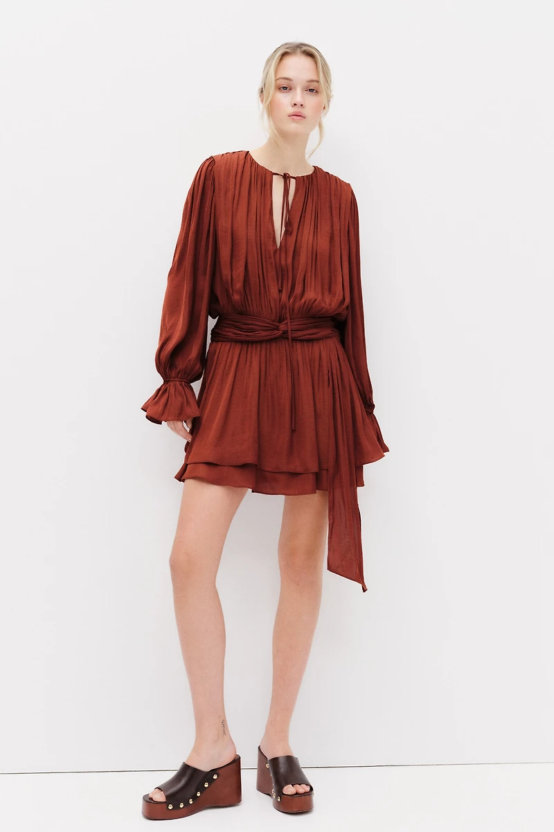 Robe drapée avec détail noué