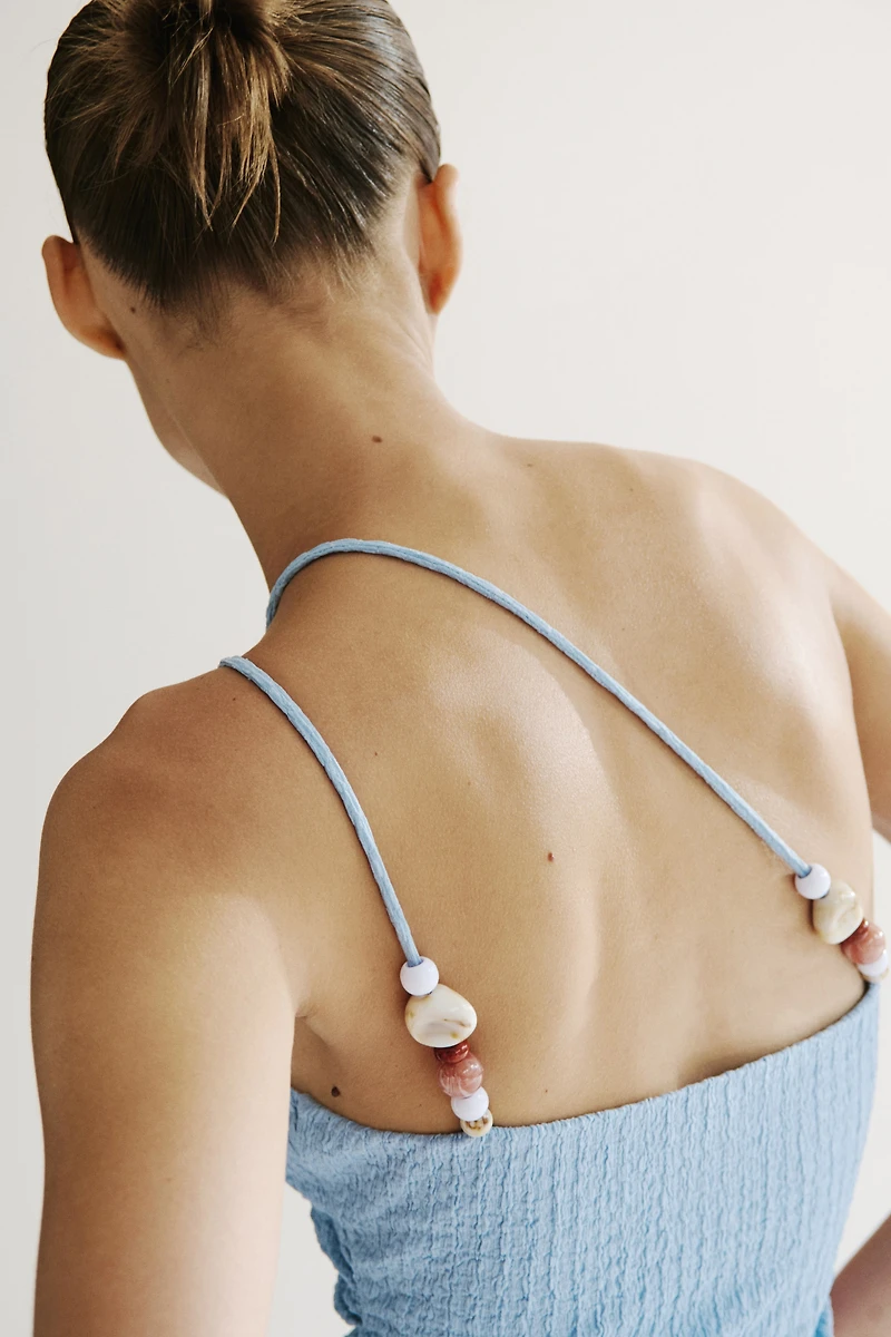 Robe asymétrique à effet froissé