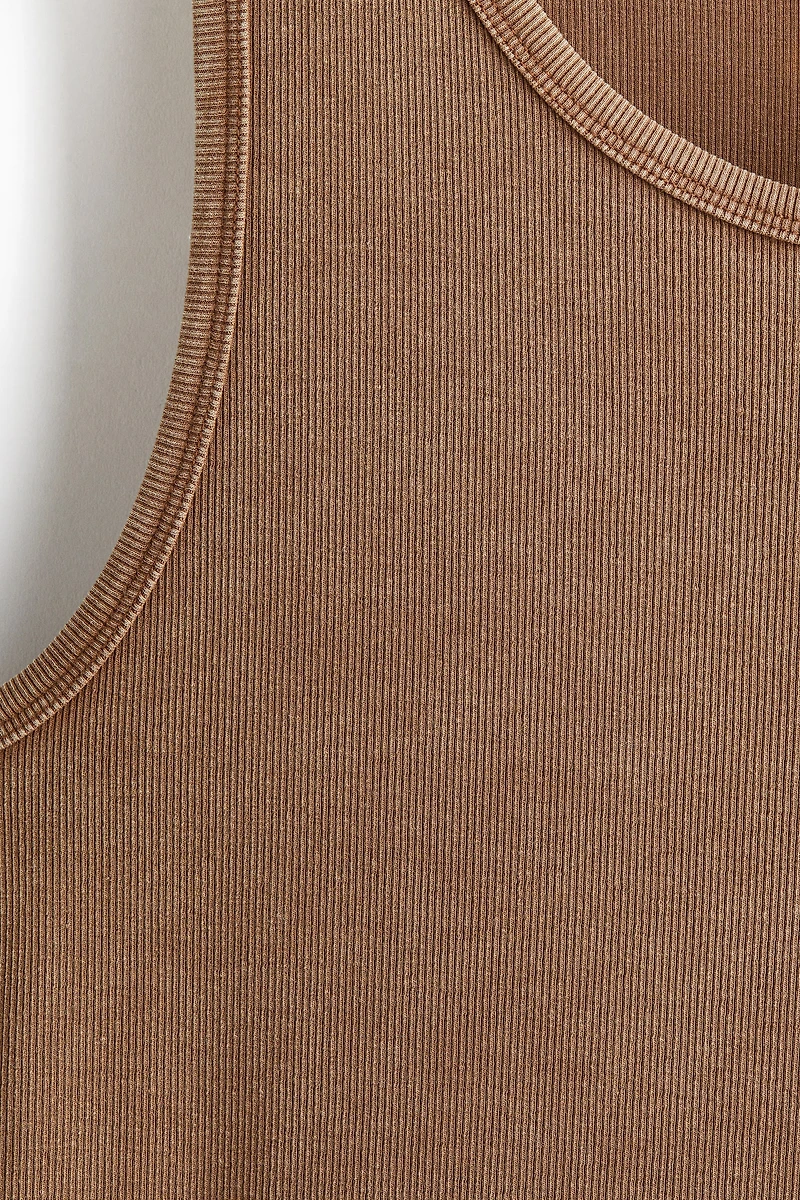 Camisole côtelée près du corps