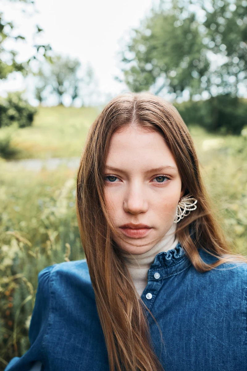 Blouse volantée en denim