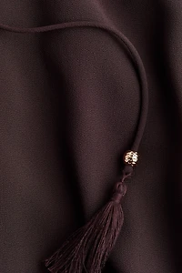 Robe en mousseline avec détail d’aspect cape