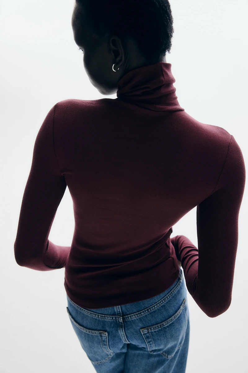 Ribbed Turtleneck Shirt