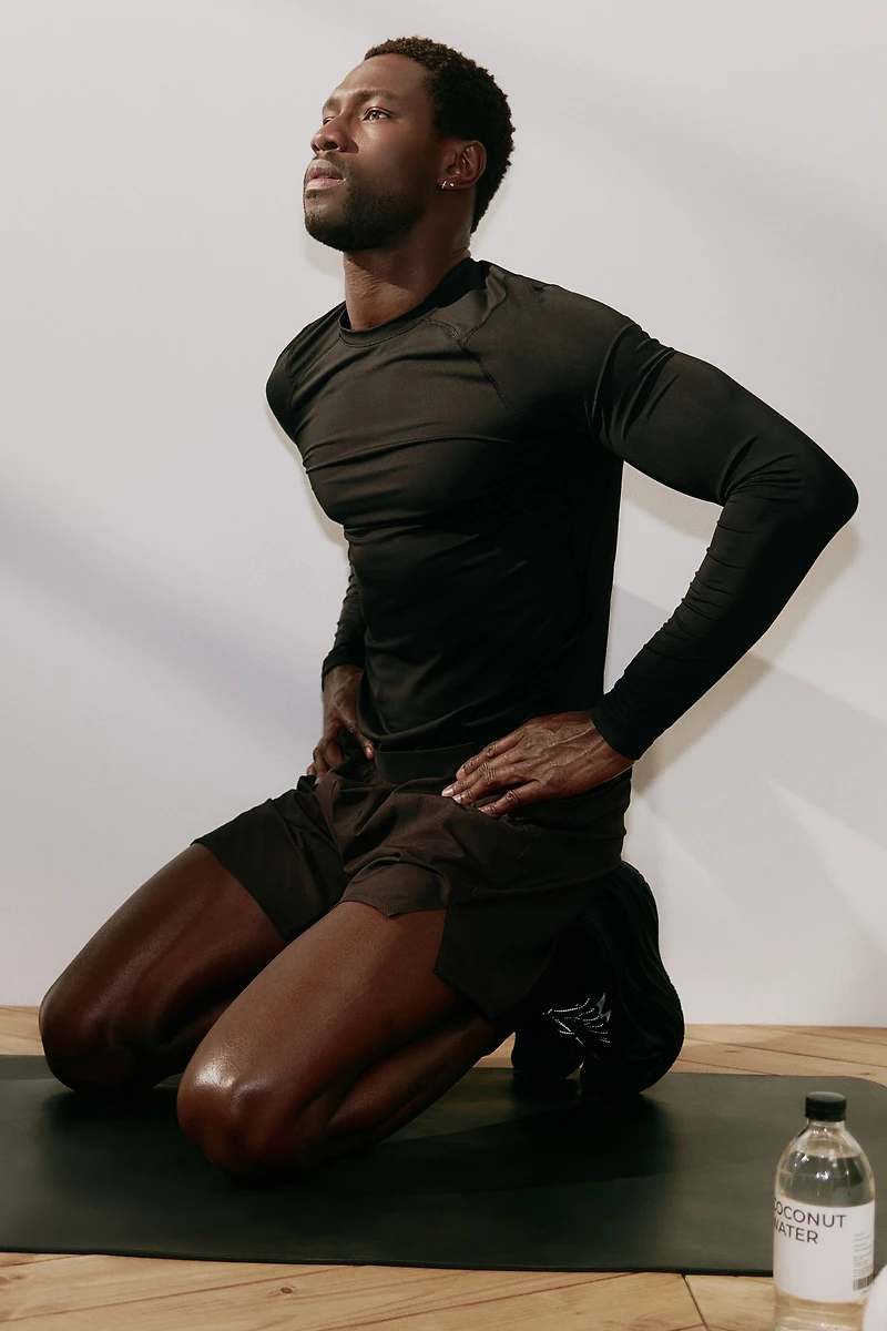 Mid-Length Sports Shorts with DryMove™