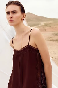 Haut à bretelles fines avec dentelle