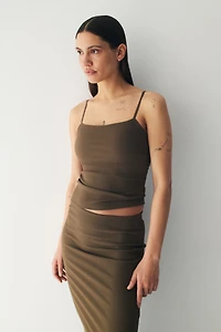 Haut frais à bretelles, élastique en tous sens