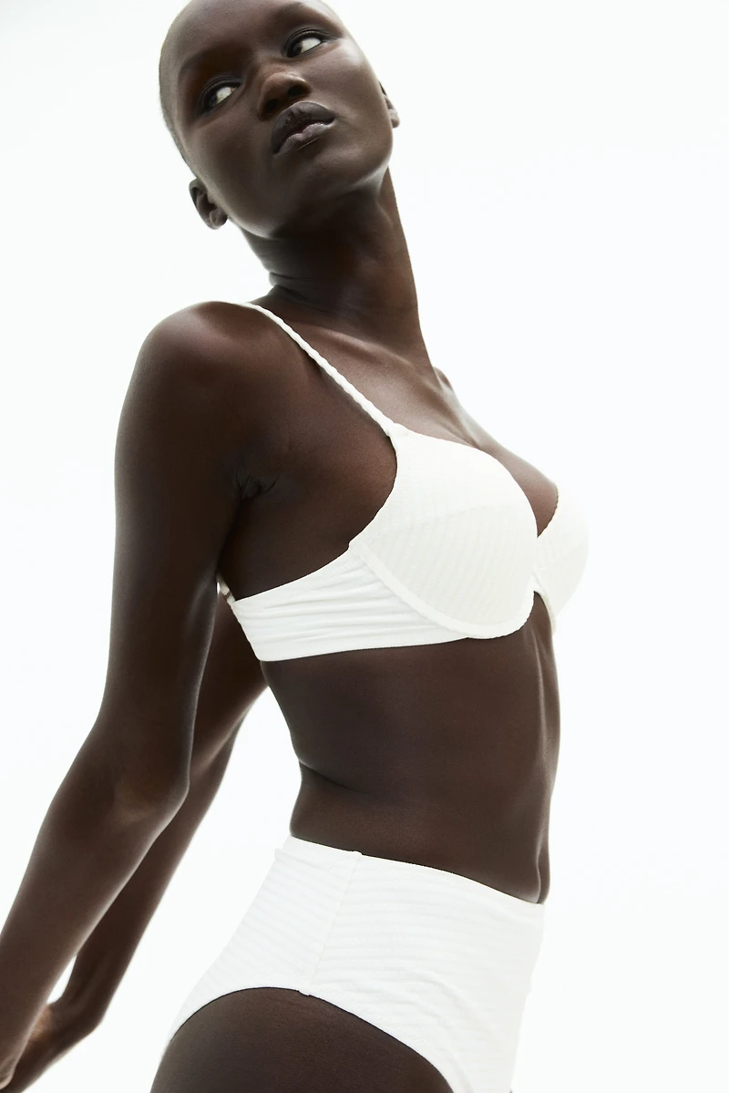 Haut de maillot pigeonnant