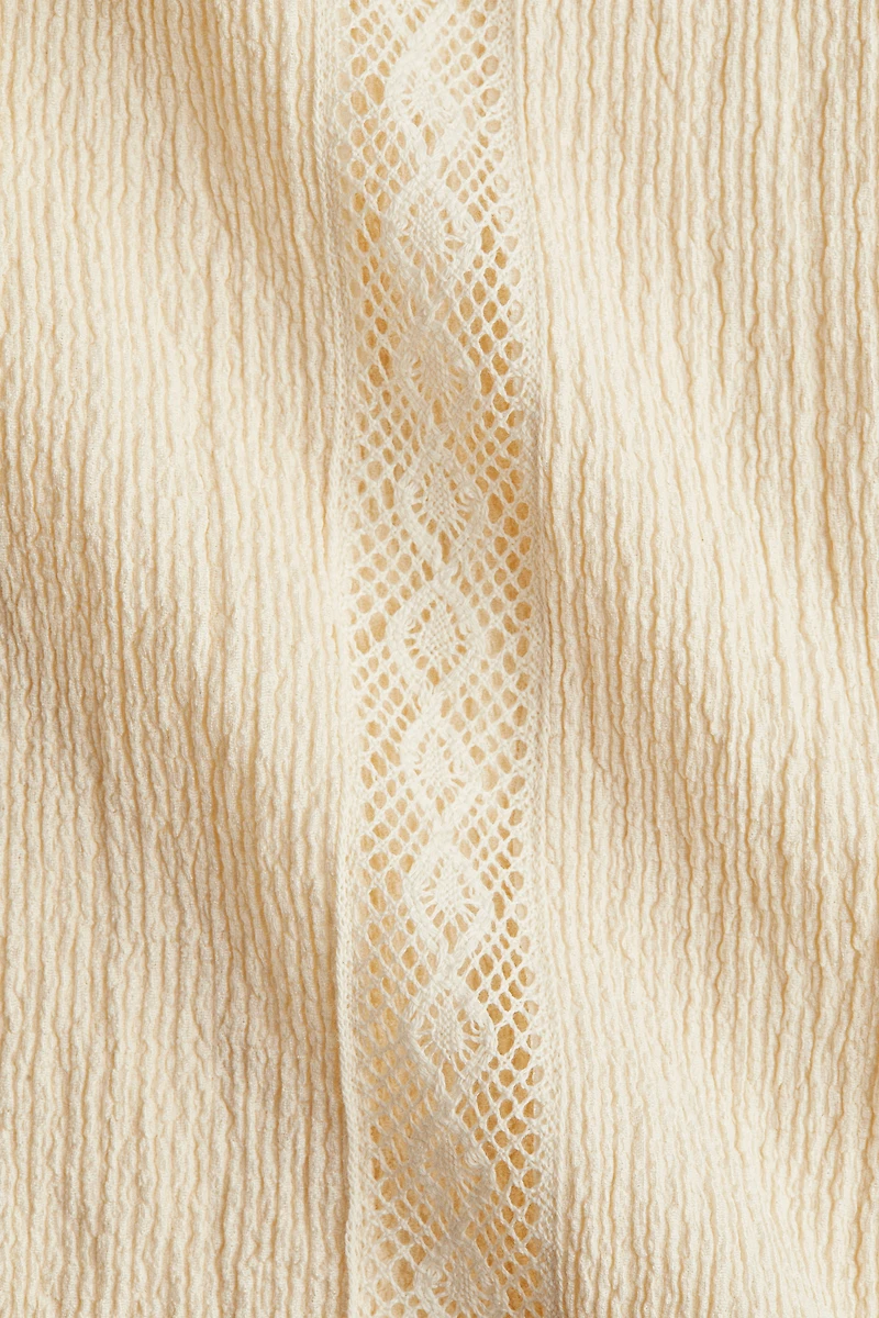 Blouse froissée avec dentelle
