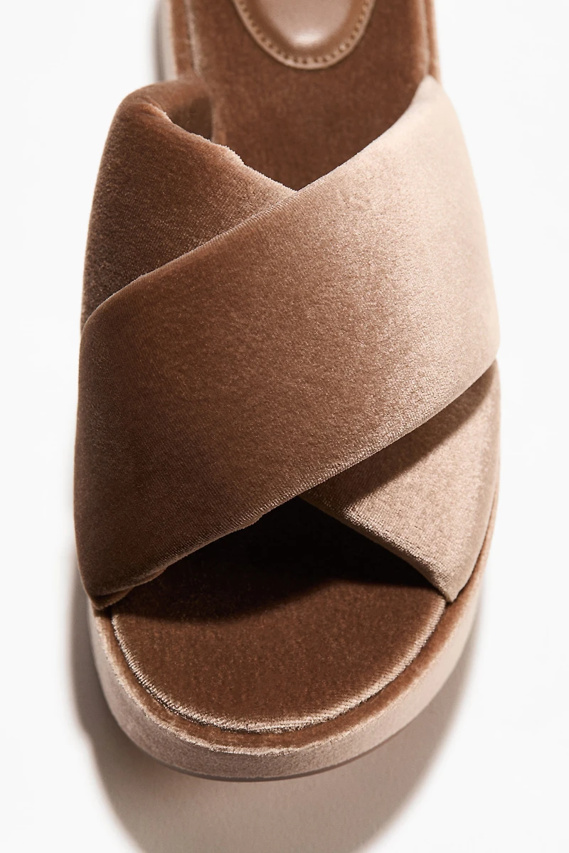 Chunky Flatform Sandals