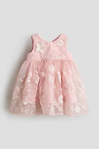 Robe brodée en organza