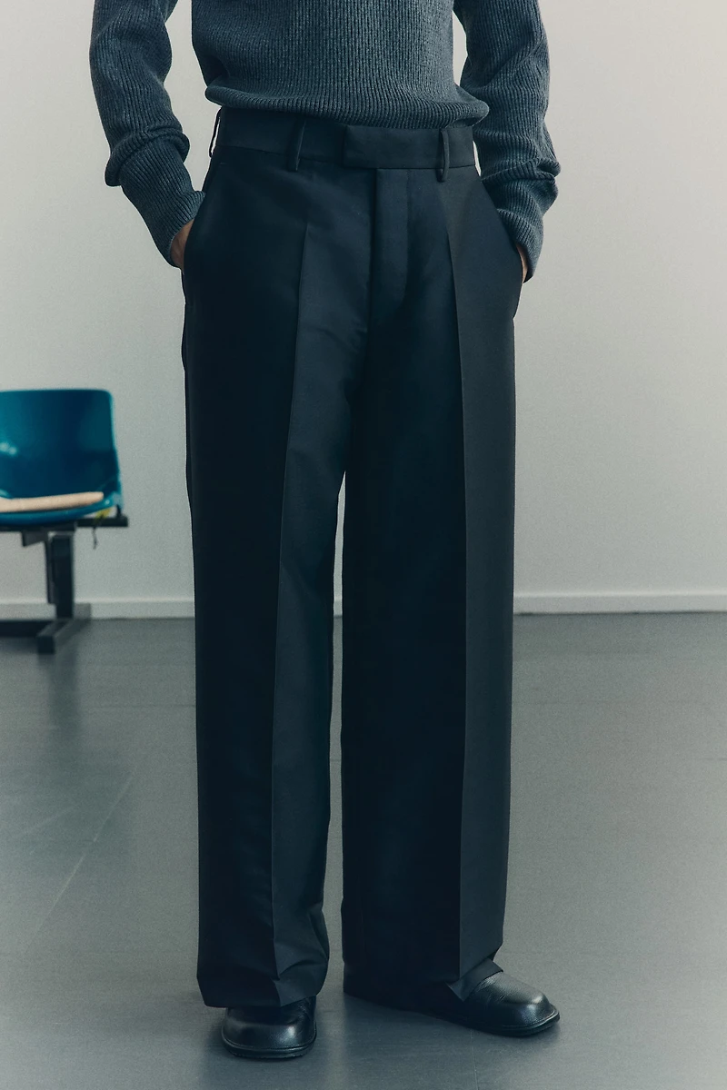 Loose-Fit Tailored Pants