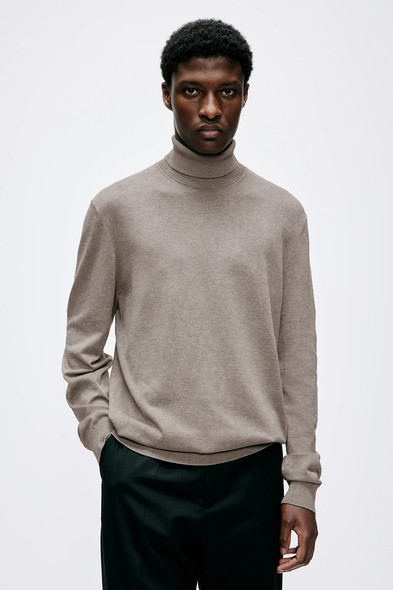 Slim Fit Fine-Knit Turtleneck Sweater