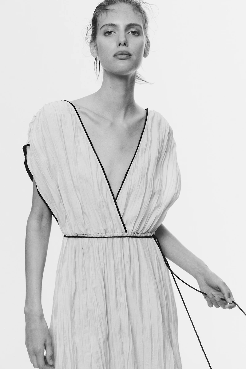 Robe froissée avec détail à nouer