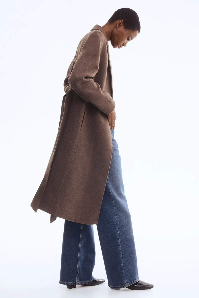 Manteau avec ceinture à nouer