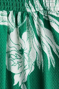 Robe smockée avec bretelles fines