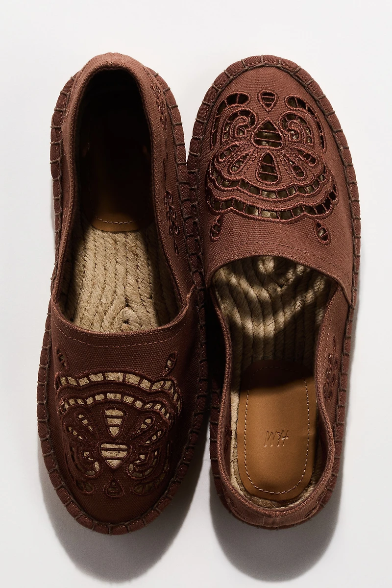 Espadrilles avec broderie anglaise
