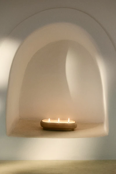 Grande bougie parfumée à la senteur herbacée