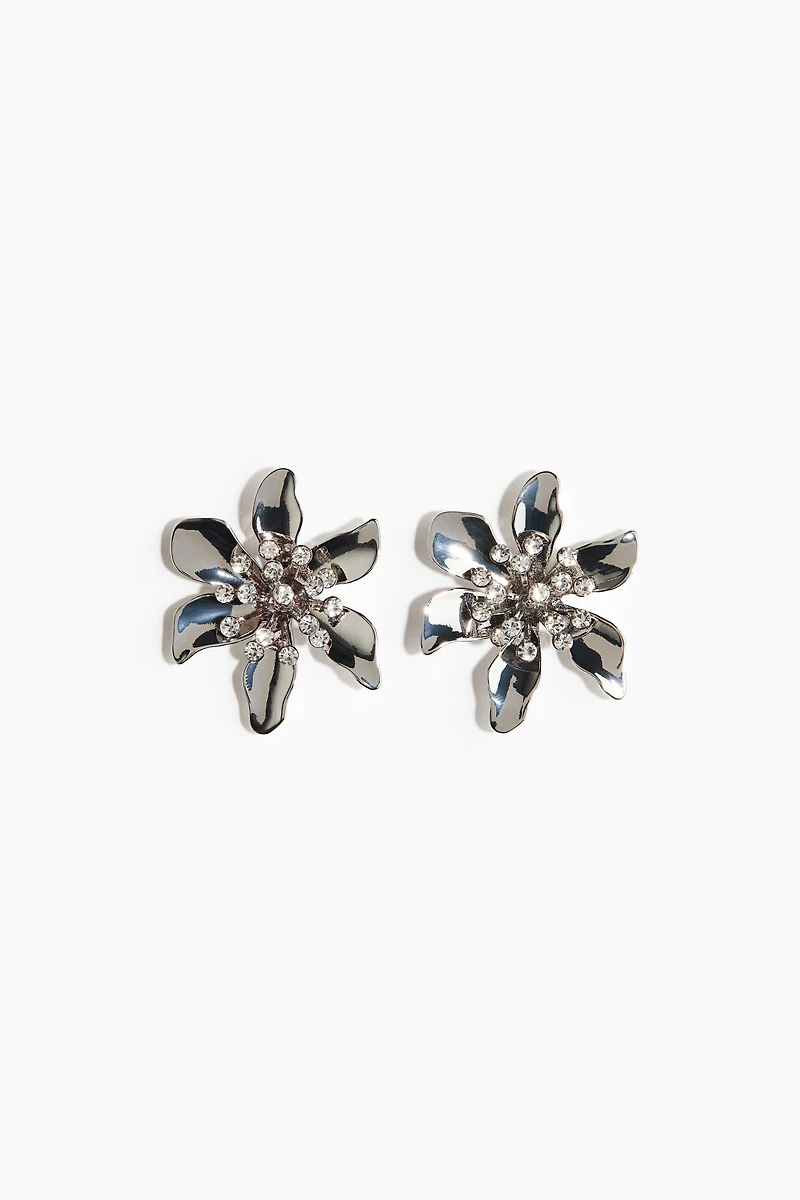 Flower-shaped earrings