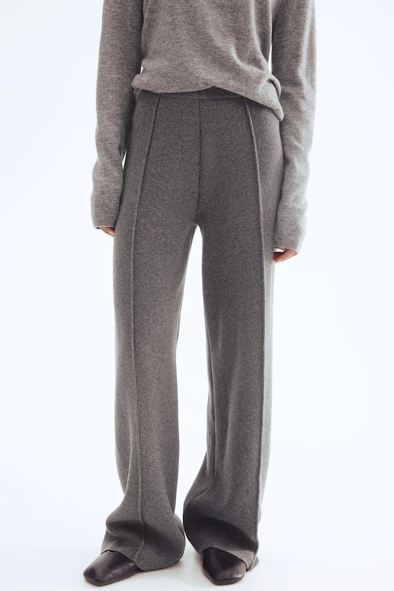 Pantalon en tricot avec plis devant