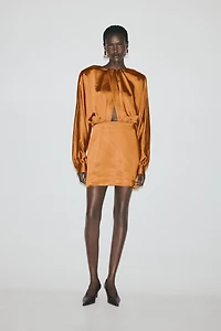 Robe en satin à effet drapé