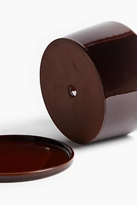 Large pot de fleurs en terracotta avec soucoupe