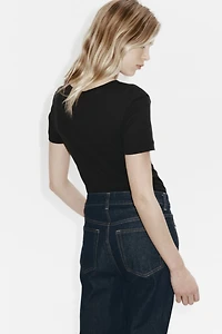Mom Slim-Fit High-Waist Ankle Jeans