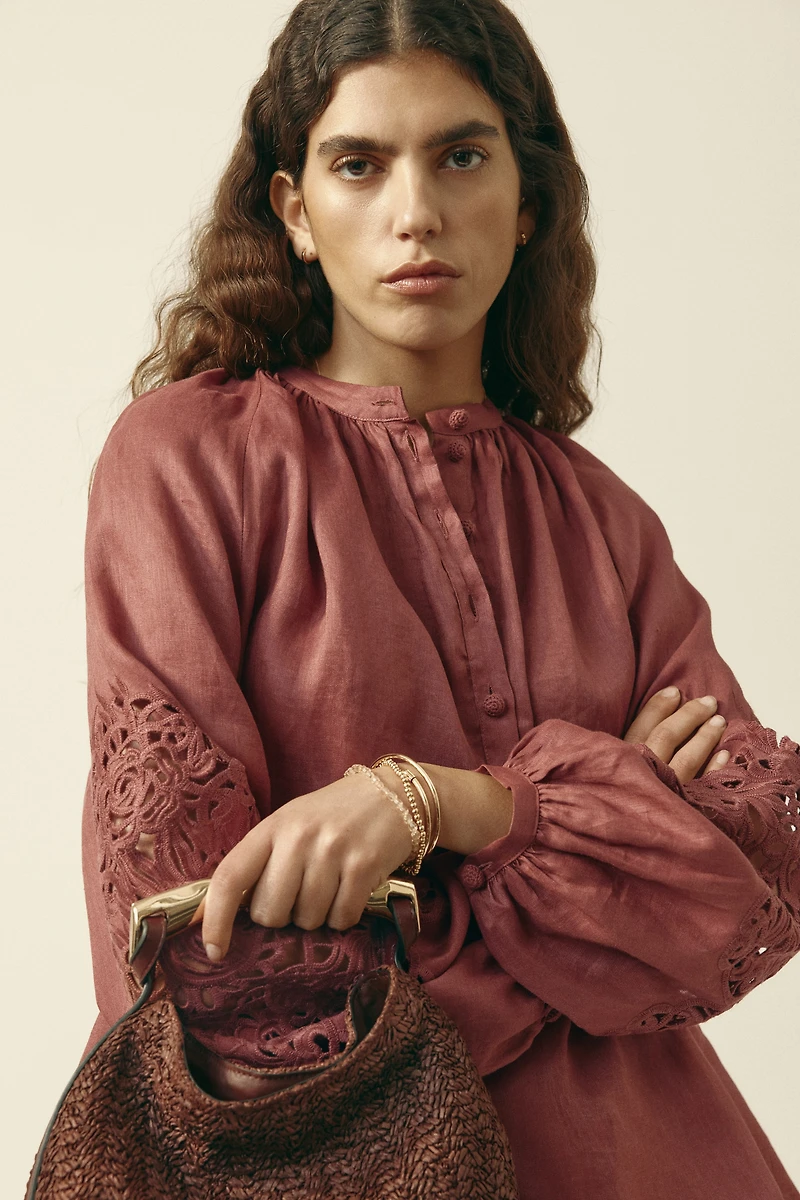 Blouse en lin avec broderie anglaise