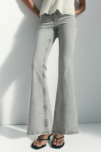 Jean taille basse jambes évasées