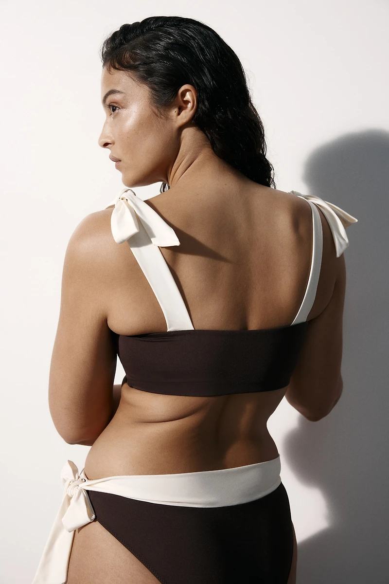 Haut de bikini coussiné avec bretelles à nouer
