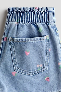 Short brodé en denim