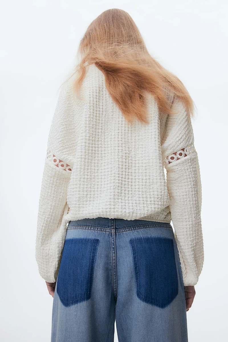 Blouse froissée avec dentelle