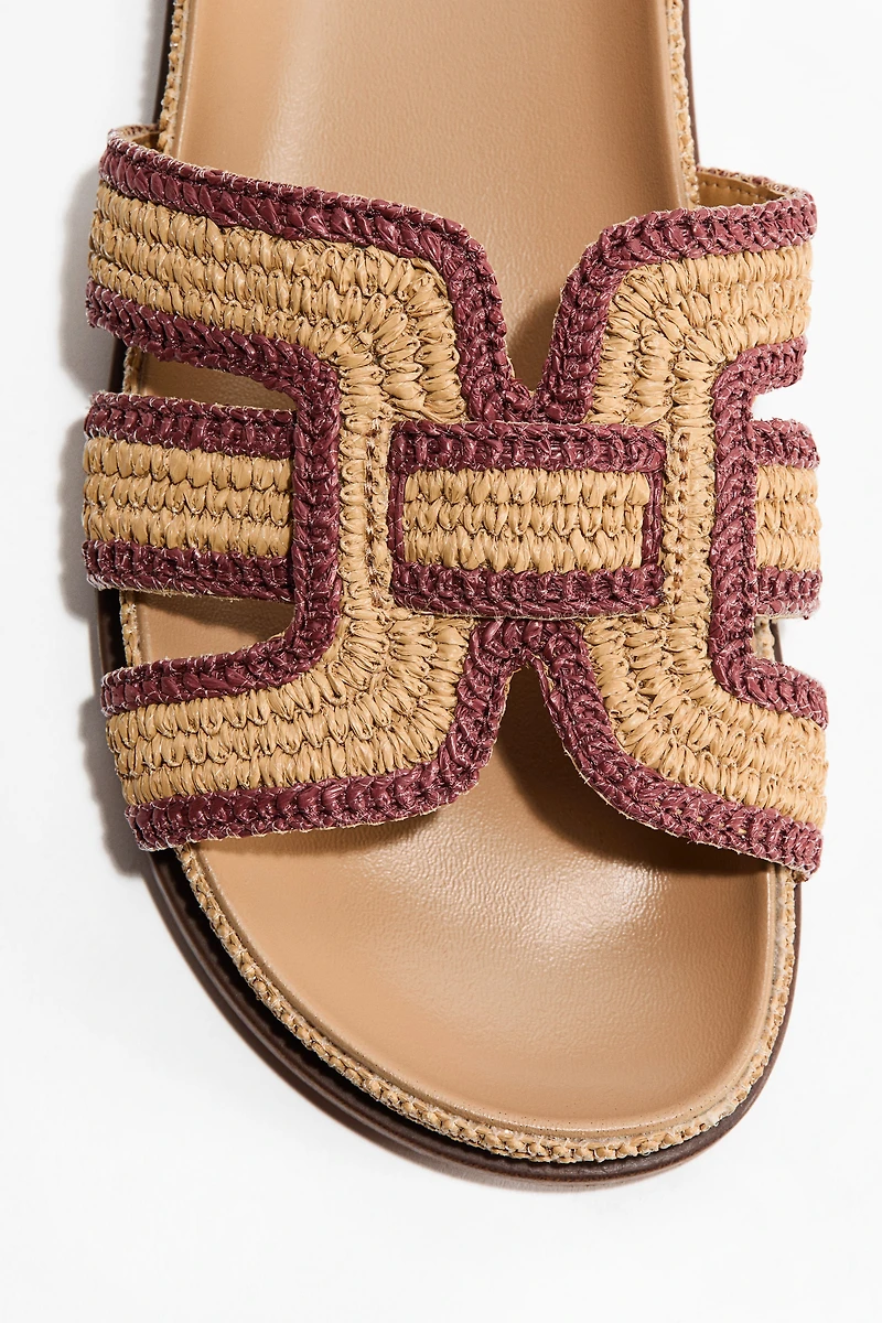 Sandales en paille tressée