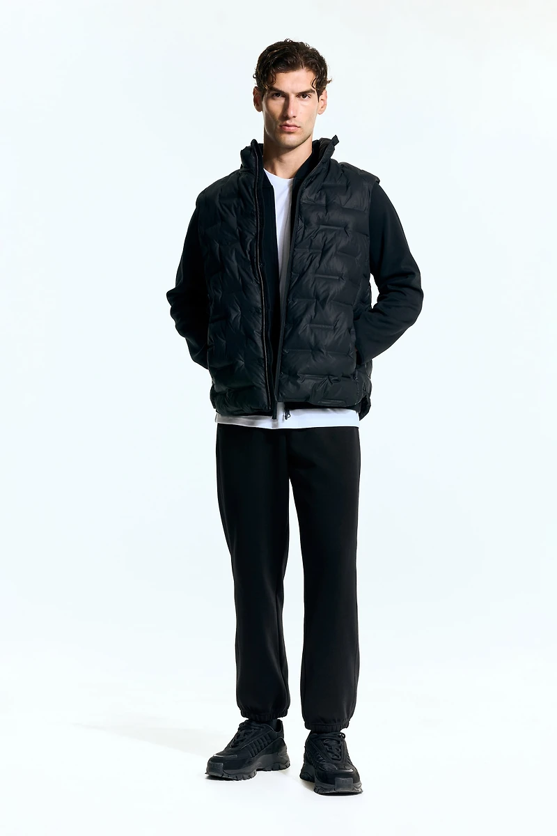 Loose-Fit Sports Joggers with DryMove™