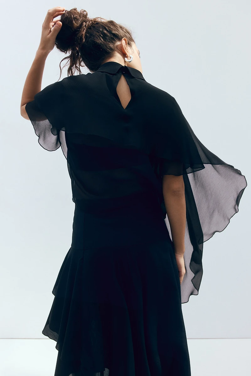Blouse en mousseline avec détail d'aspect cape