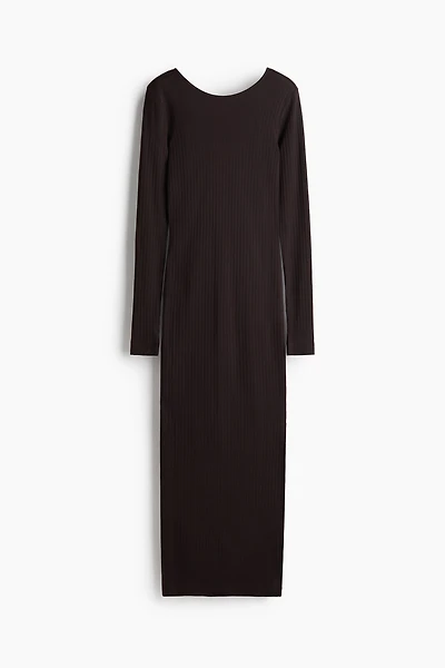 Robe côtelée avec dos dégagé