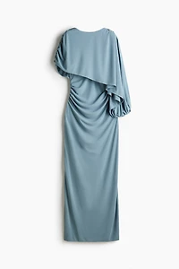Robe drapée avec détail style cape