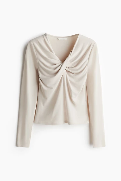 Haut avec détail torsadé