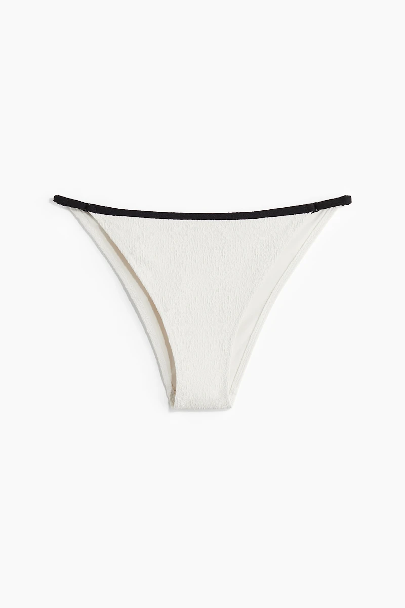 Bas de maillot Tanga audacieux