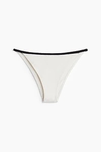 Bas de maillot Tanga audacieux