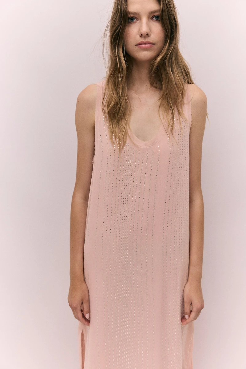 Robe en mousseline ornée de strass