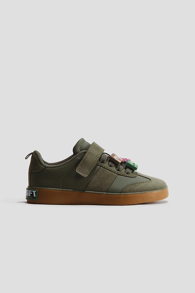 Motif-Detail Sneakers
