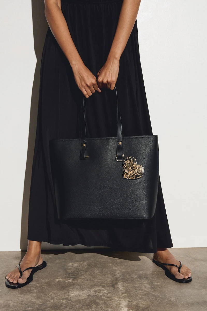 Décoration de sac avec peigne en forme de cœur