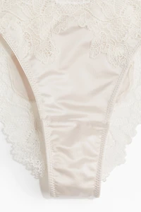 Lot de 2 culottes Tanga en microfibre et dentelle