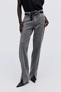 Jean avec fente en bas de jambe