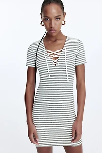 Robe moulante avec laçage