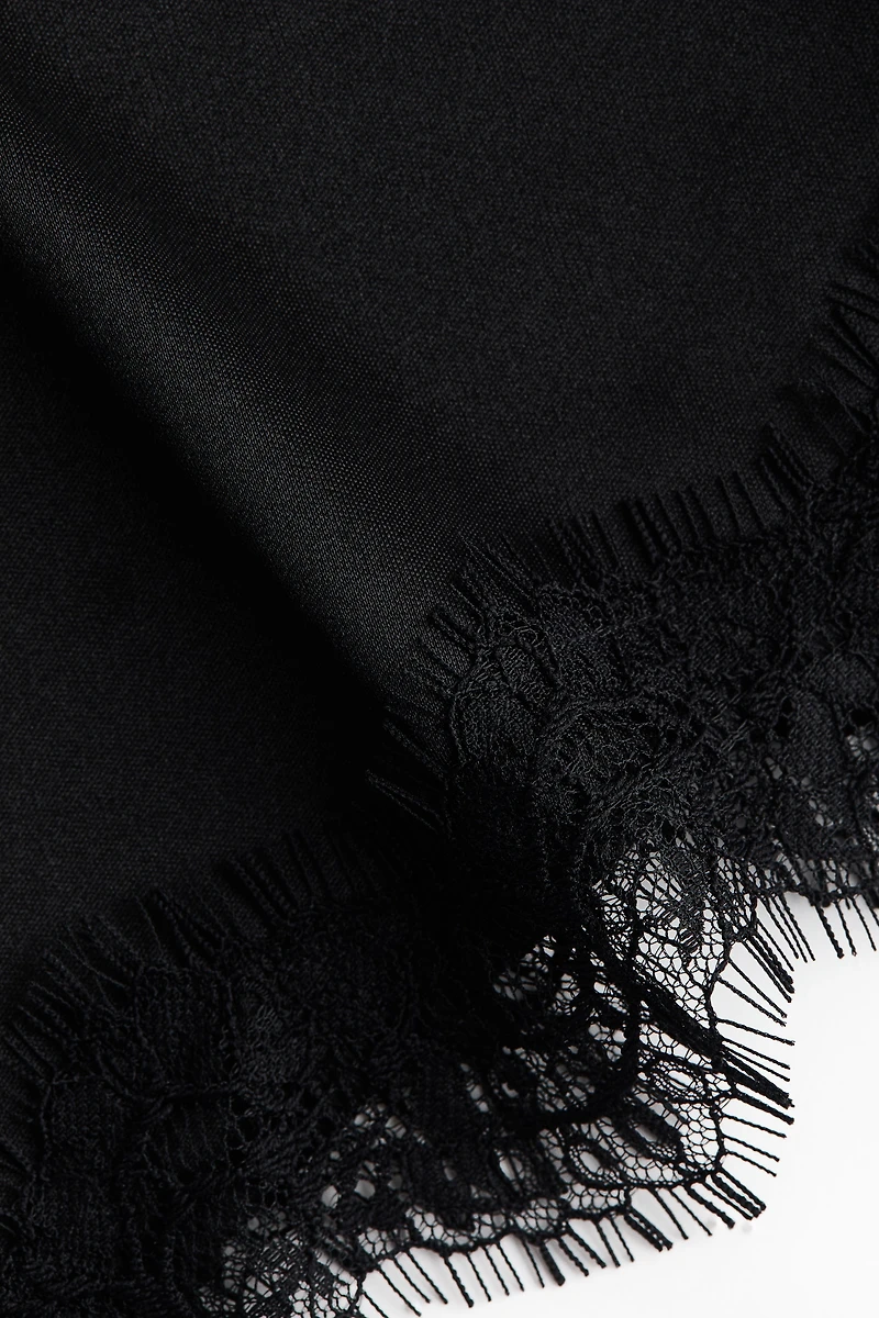 Haut tube à dentelle