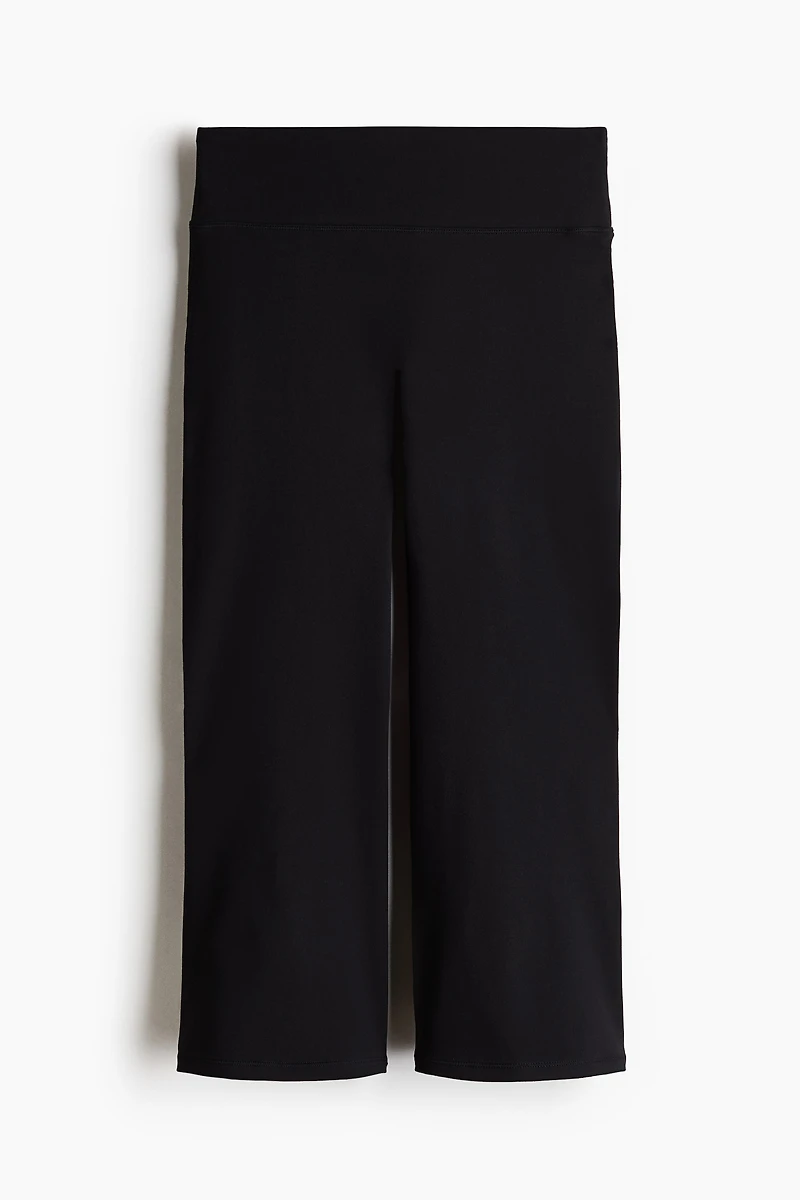 Flared Capri Sports Leggings with SoftMove™