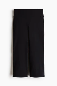 Flared Capri Sports Leggings with SoftMove™