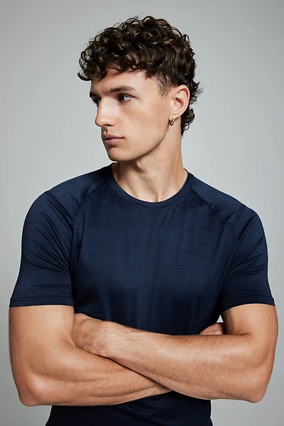 T-shirt de sport contour des muscles DryMove™